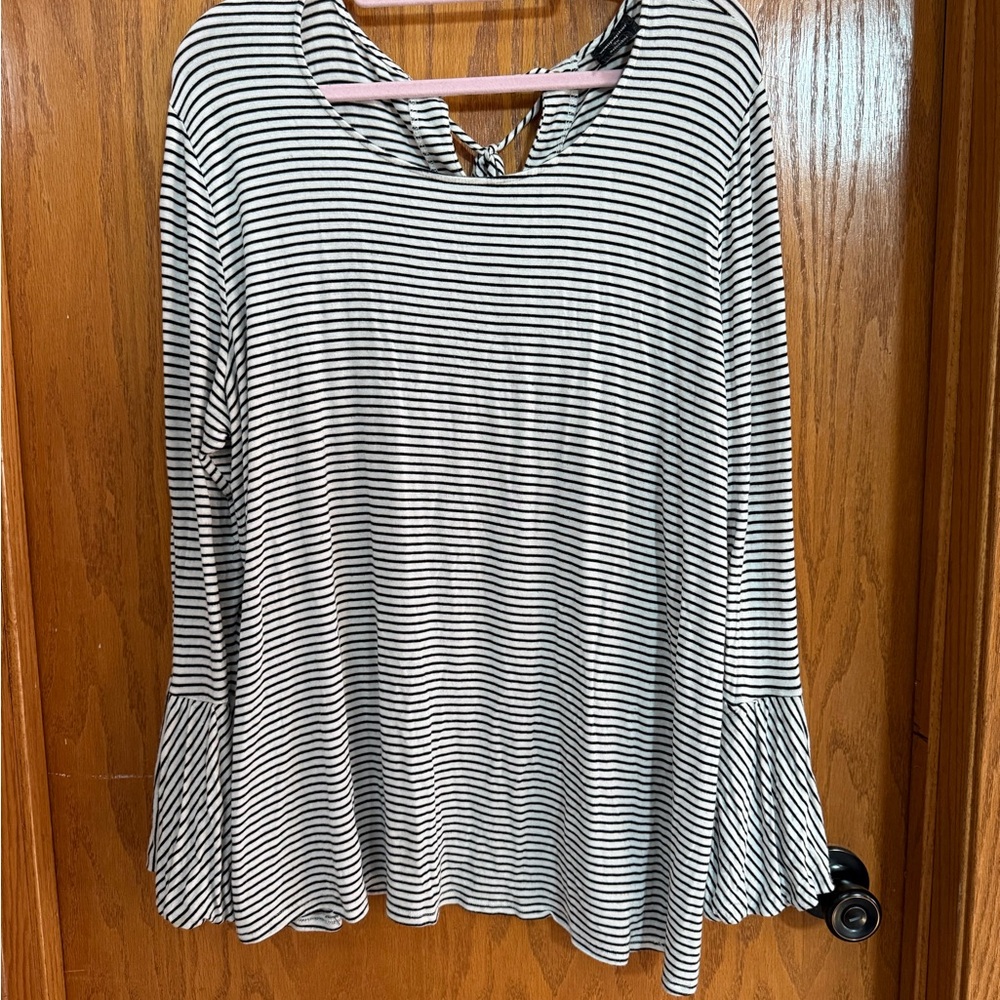 Wallpapher Black and White Striped Blouse